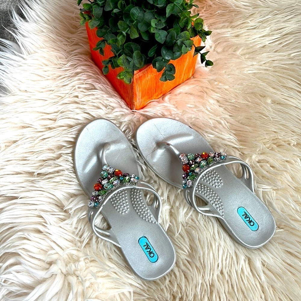 OKA-B LIGHT SILVER BEADS FLIP FLOPS SANDALS WOMEN SIZE S/5.5
